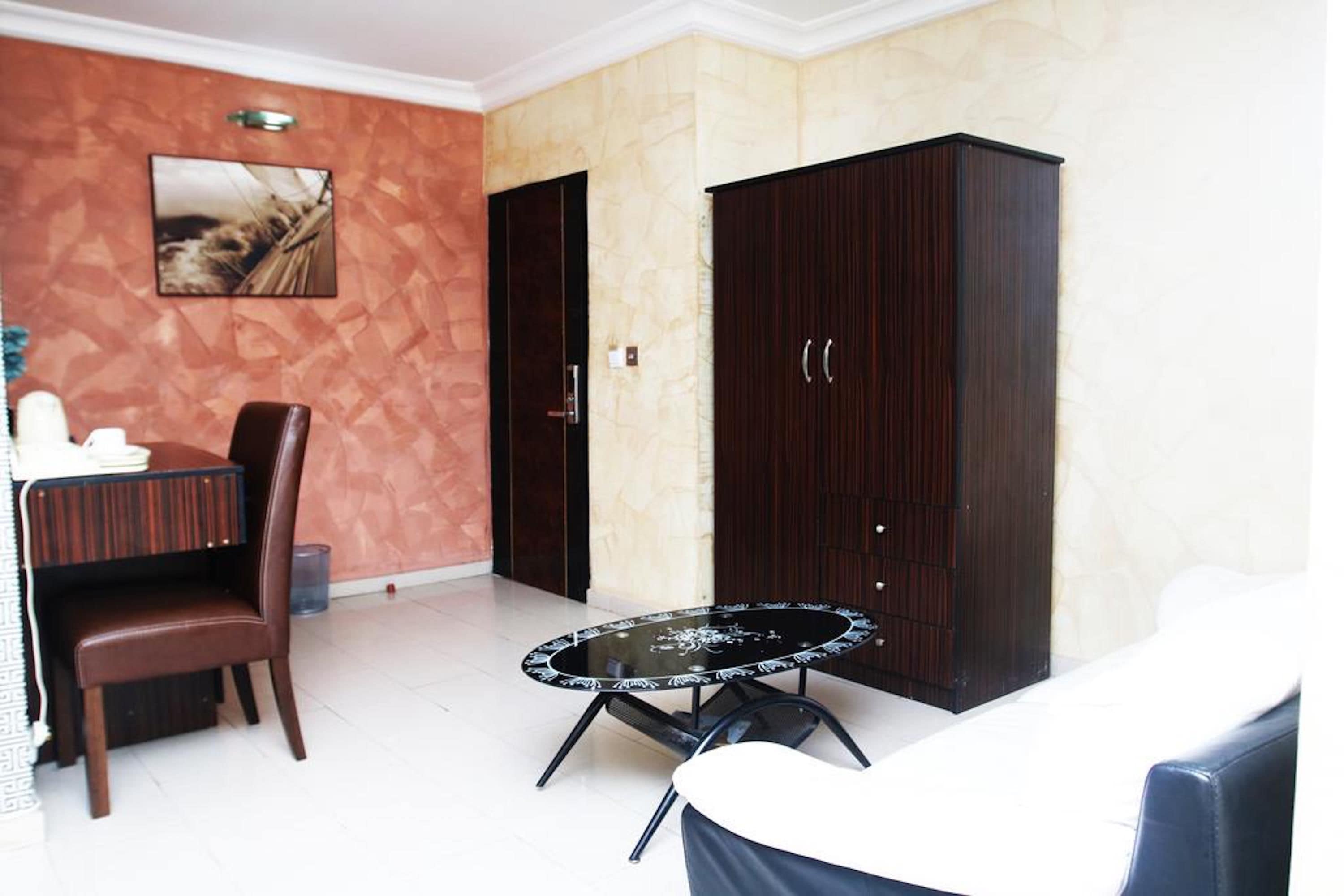 Business Double Room | Premium bedding, in-room safe, desk, laptop workspace