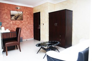 Literie de qualité supérieure, coffres-forts dans les chambres, bureau