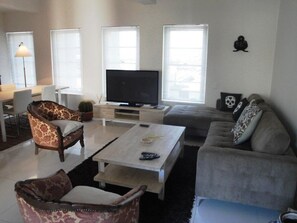 Apartment, 2 Bedrooms | Living area | Plasma TV - Colosseum (Cape Town)