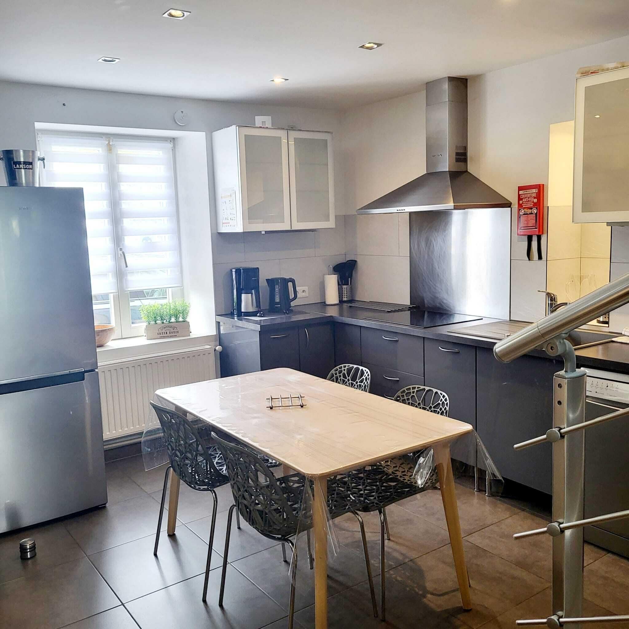 Comfort House, 3 Bedrooms | Private kitchen | Full-sized fridge, microwave, oven, stovetop