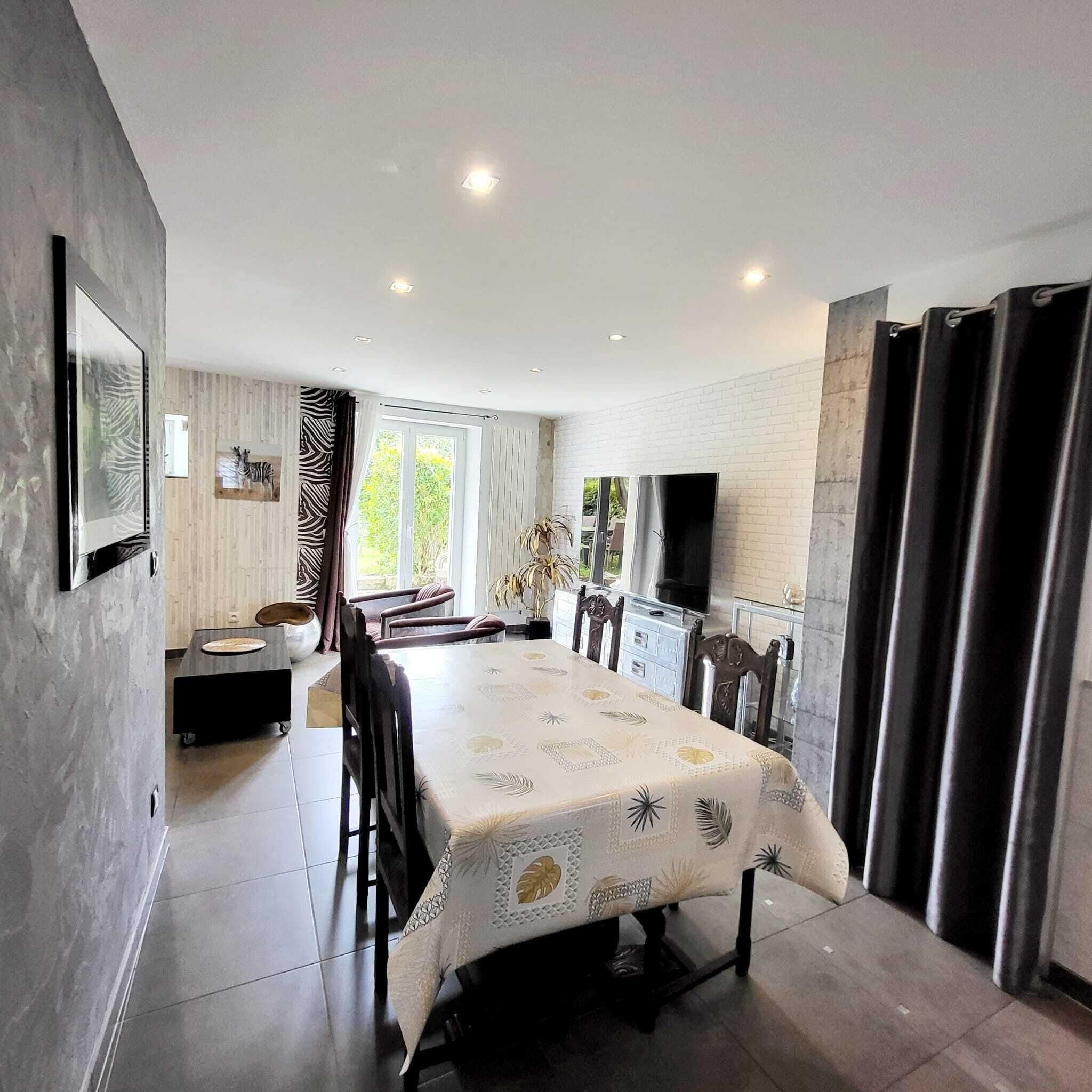 Comfort House, 3 Bedrooms | Living area | 160-cm flat-screen TV with satellite channels, pay films