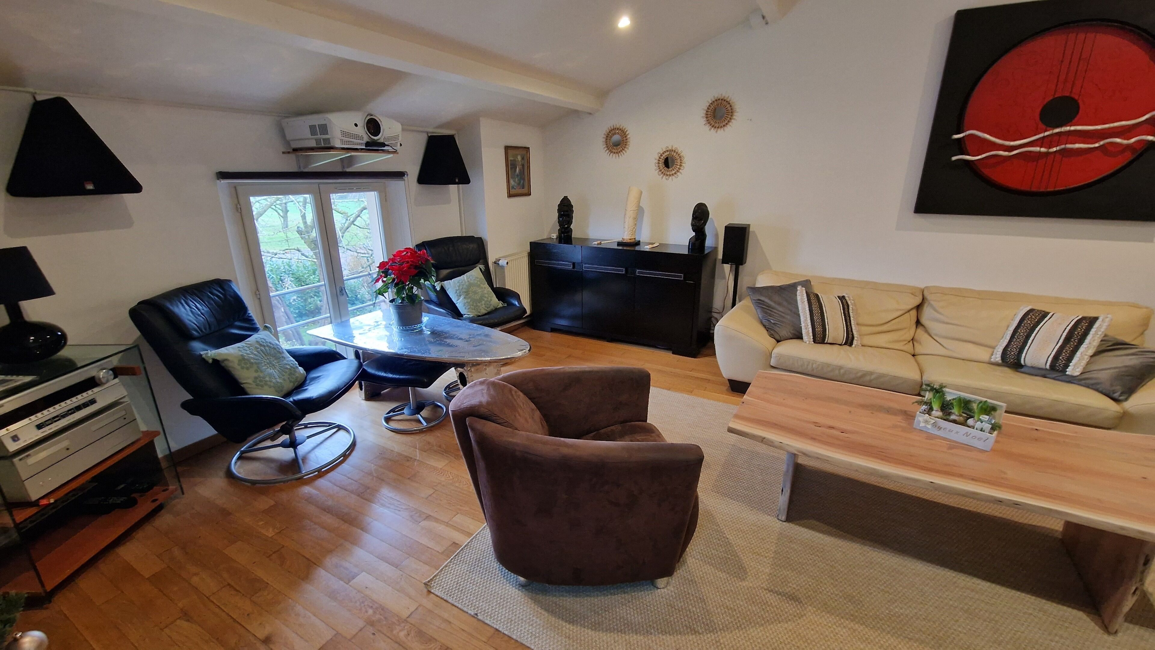 Loft | Living area | 160-cm flat-screen TV with satellite channels, pay movies