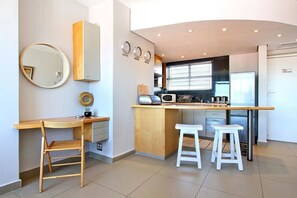 Studio, 1 Queen-Bett | Eigene Küche | Kühlschrank, Mikrowelle, Ofen, Herdplatte