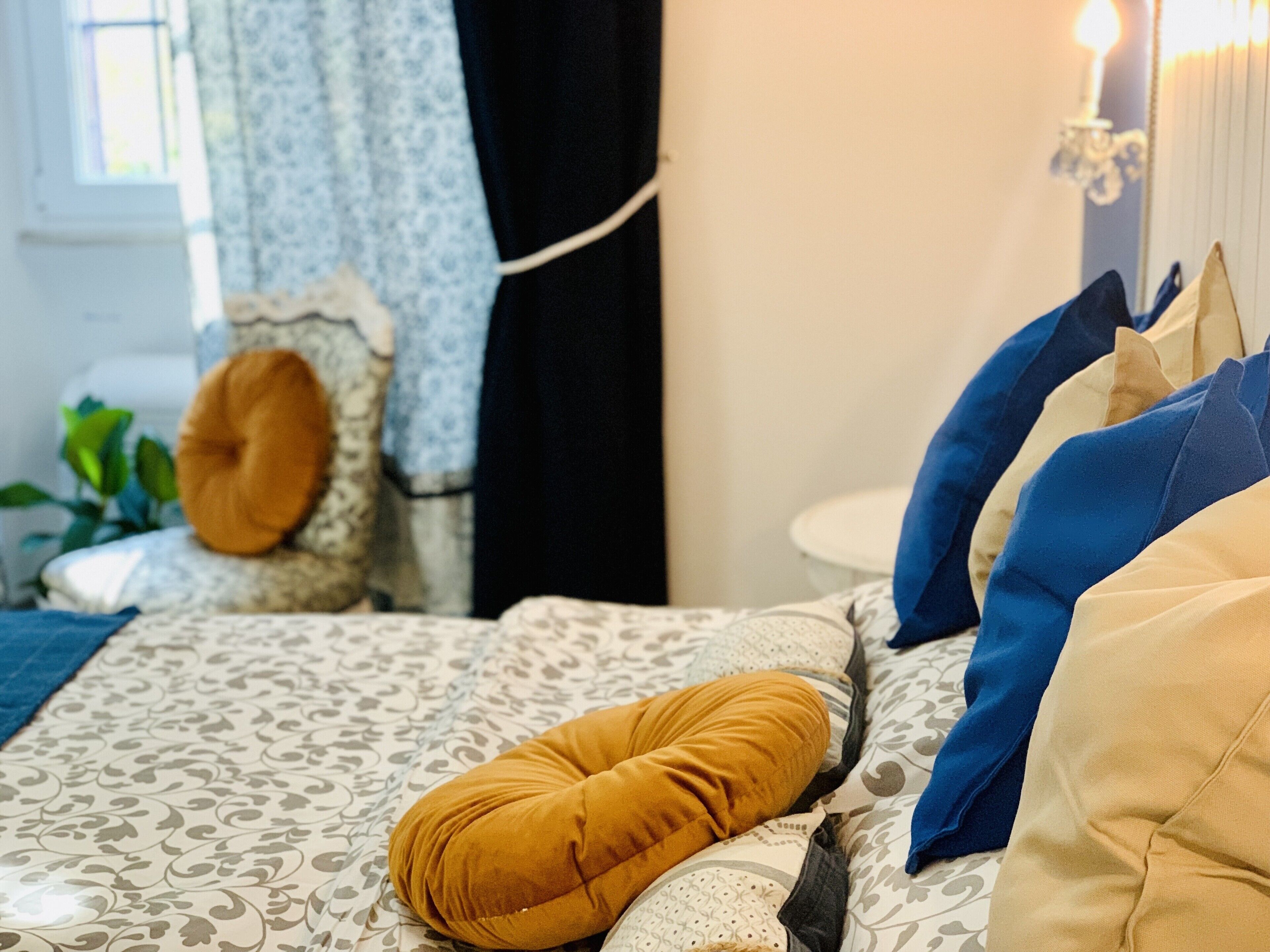 Escritorio, sistema de insonorización, wifi gratis y ropa de cama 