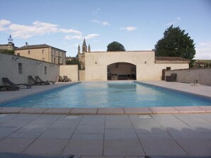 Piscine extérieure (ouverte en saison)