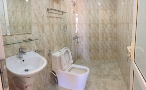 Bathroom - Viet Apartment - New Life Tower Block C (Bai Chay)