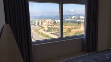 1 phòng ngủ, bàn, bàn ủi/dụng cụ ủi quần áo