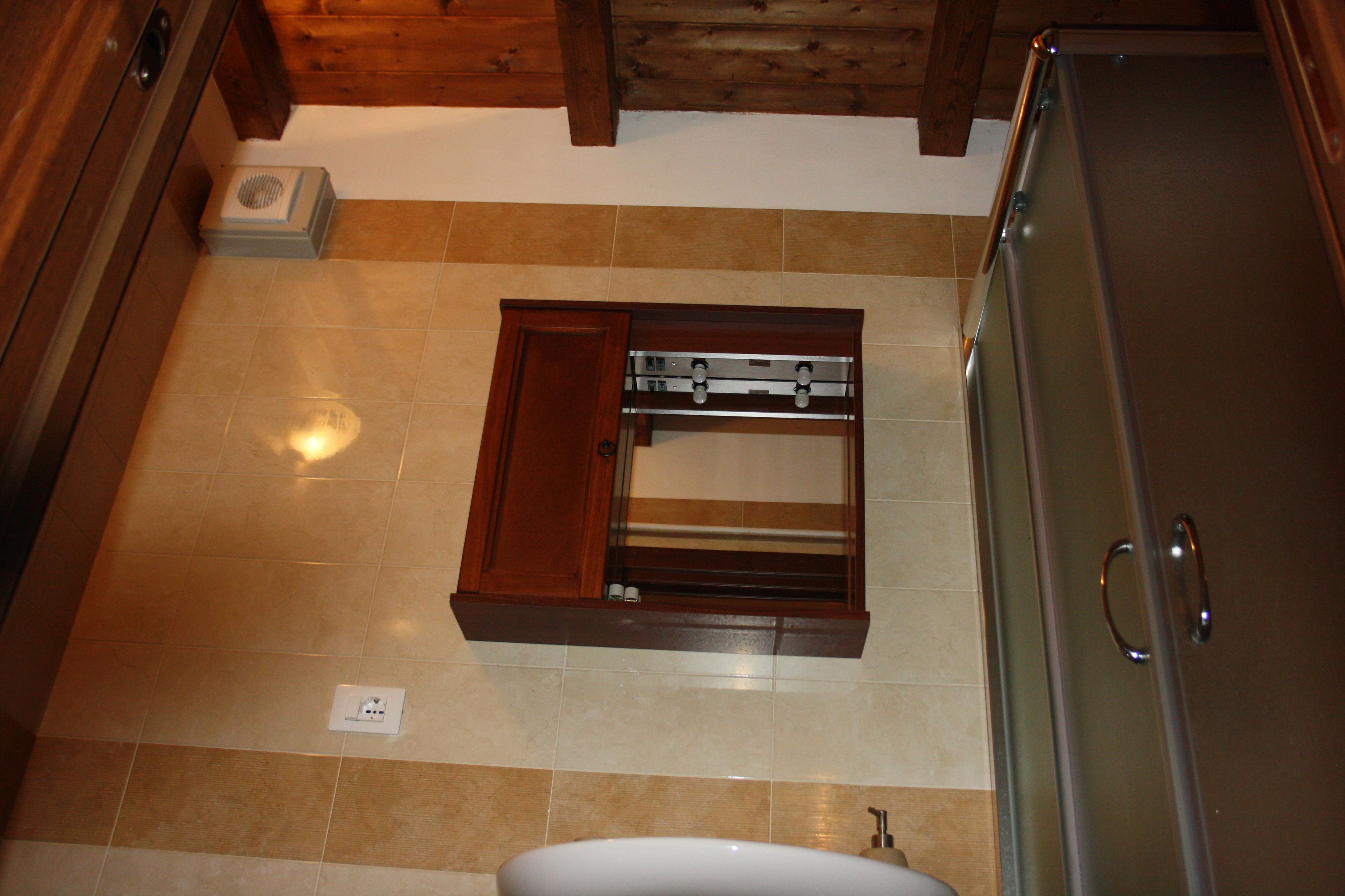 Deluxe Triple Room | Bathroom | Rainfall showerhead, free toiletries, hair dryer, bidet