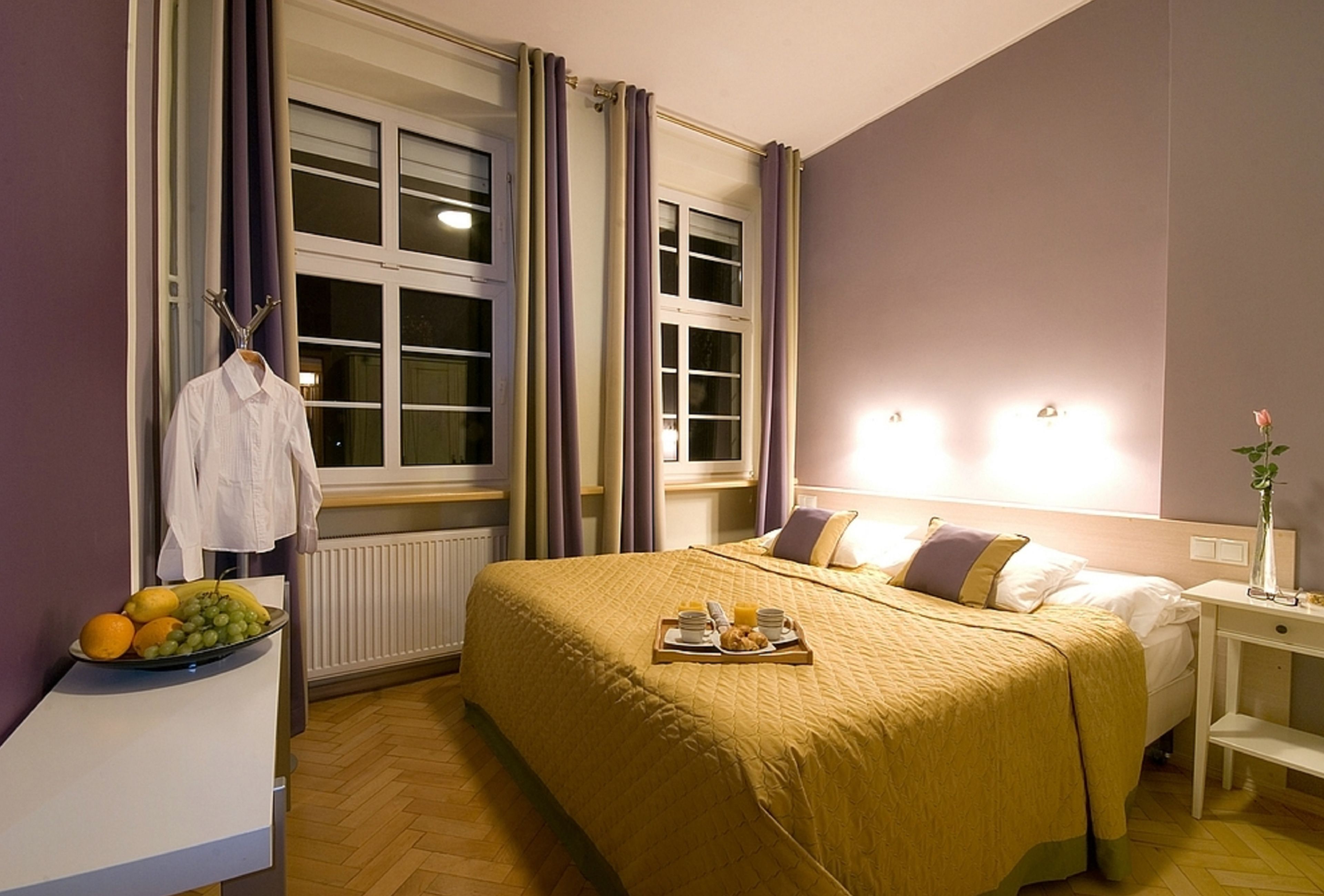 Hypo-allergenic bedding, minibar, in-room safe, individually decorated