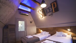 A hotel room with two beds, a map on the wall, and a 'SLEEP' sign. - Patio Apartamenty (Gdansk)