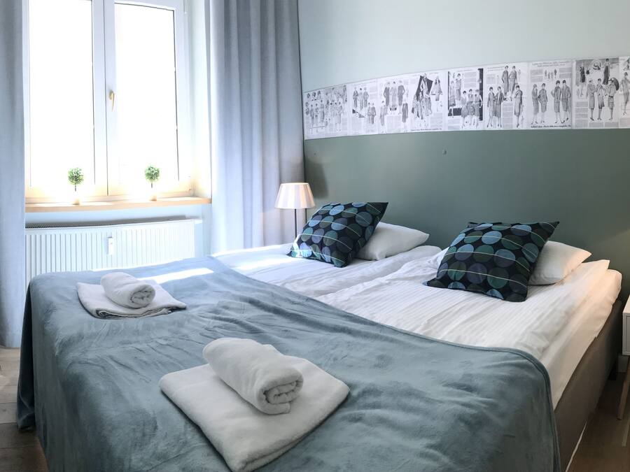 Design Suite, 2 Bedrooms, Kitchenette, City View (Paul Radtke) | Extra beds