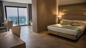 A hotel room with a large bed, a desk, and a view of the ocean. - Az Hotel Le Zephyr Mostaganem (Mazagran)