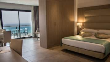 Double Room, Sea View | Minibar, in-room safe, desk, blackout curtains