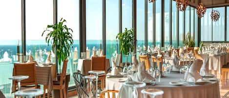 Colazione a buffet, servita tutte le mattine (2200 DZD a persona)