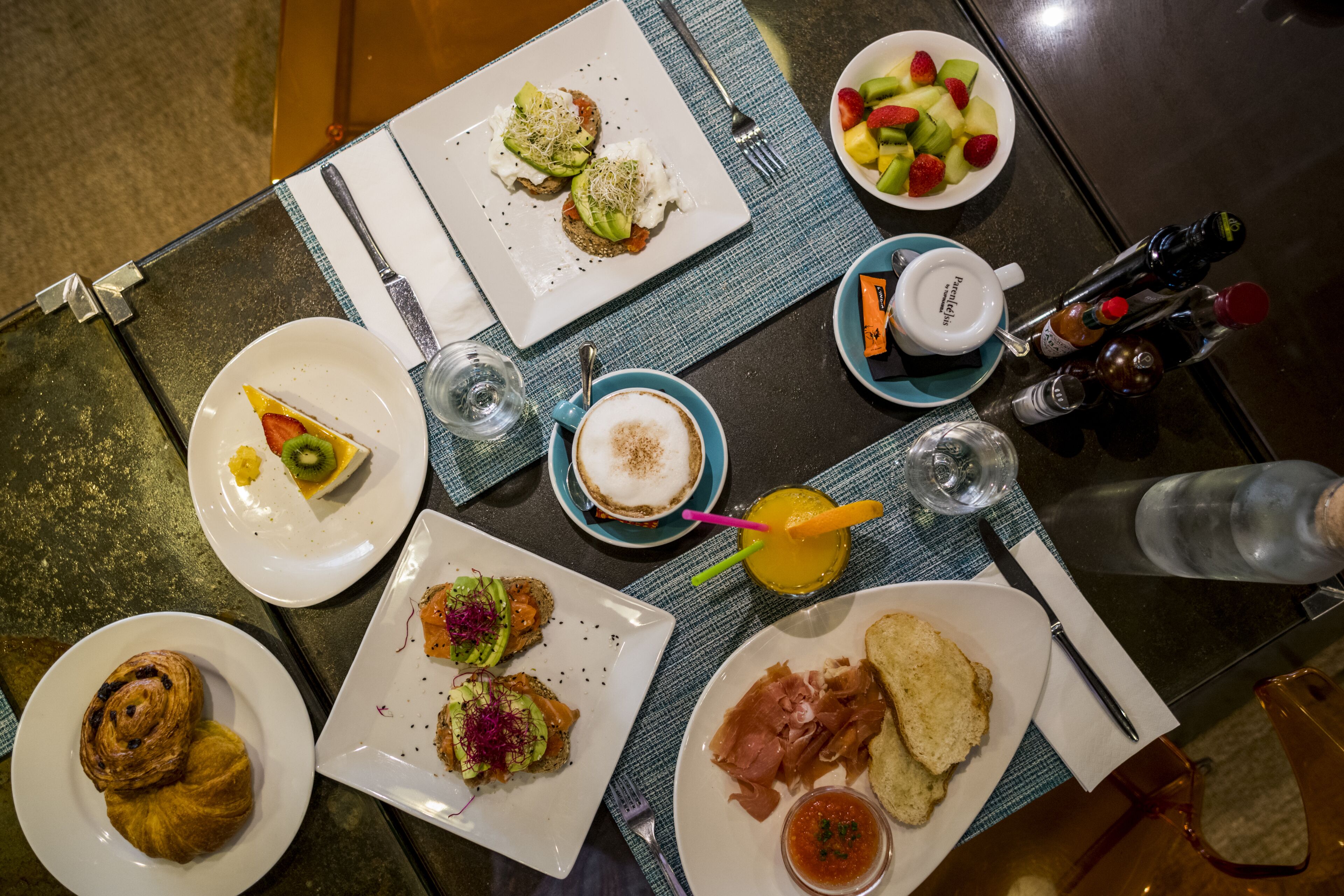 daily cooked-to-order breakfast (eur 8.00 per person)