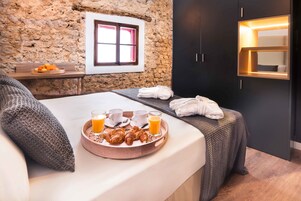 Ropa de cama de alta calidad y minibar 