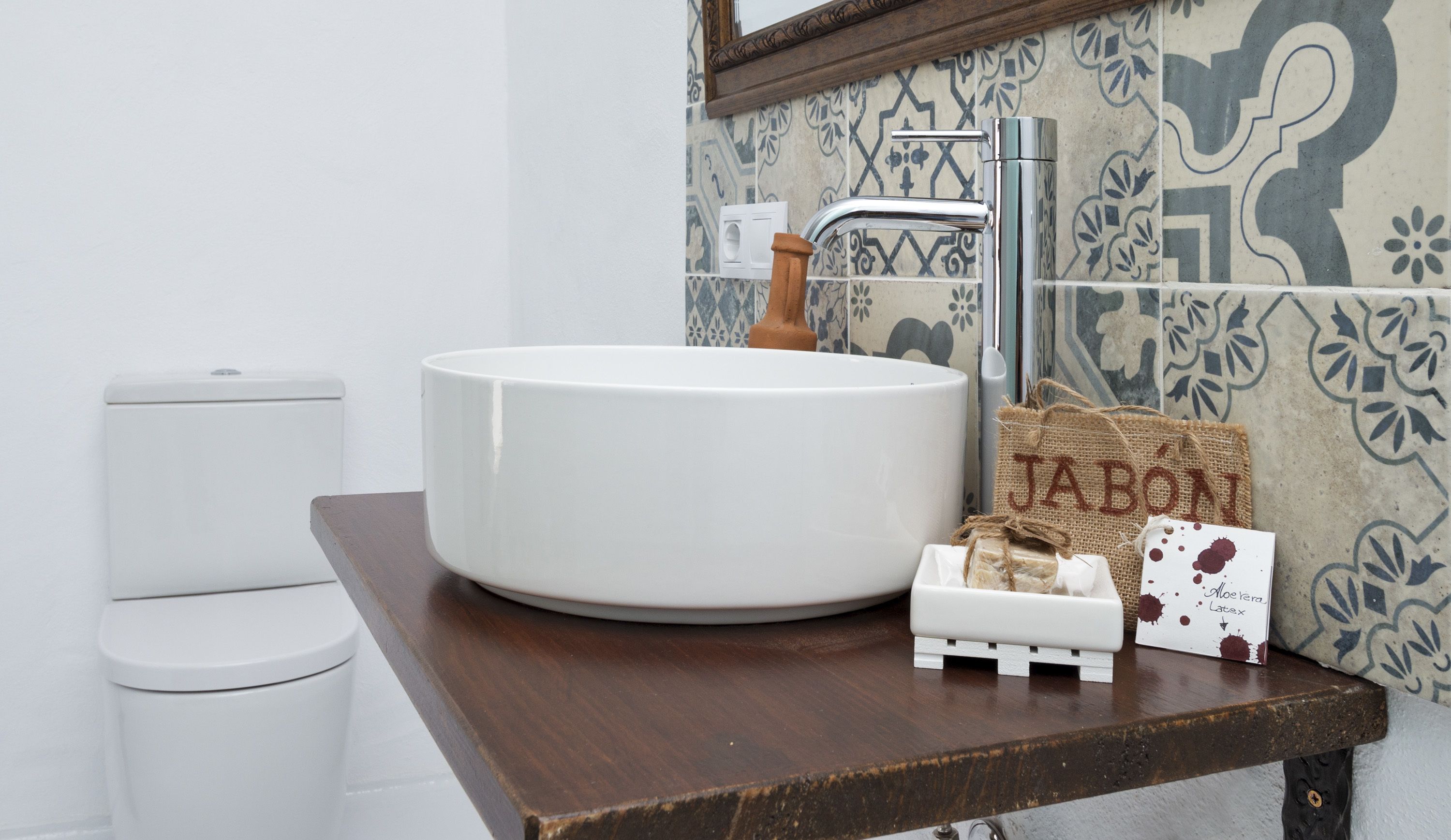 standard double room, ocean view | bathroom | shower, free toiletries, hair dryer, slippers