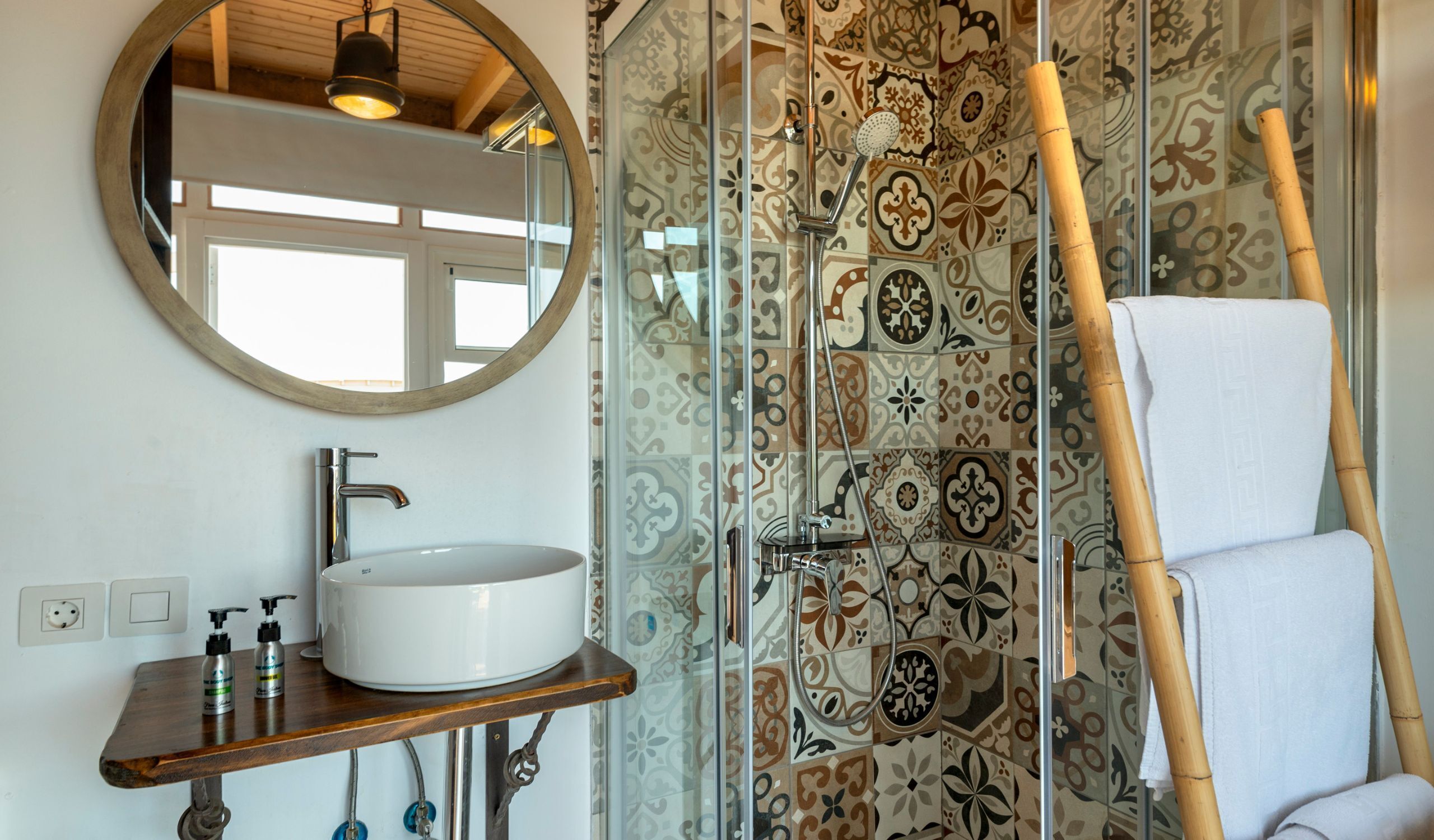 shower, free toiletries, hair dryer, slippers