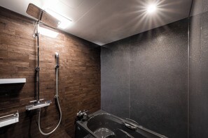 Rom – deluxe, 1 kingsize-seng (  B  ) | Bad | Separat badekar og dusj, dype avslapningsbadekar og regndusjhode