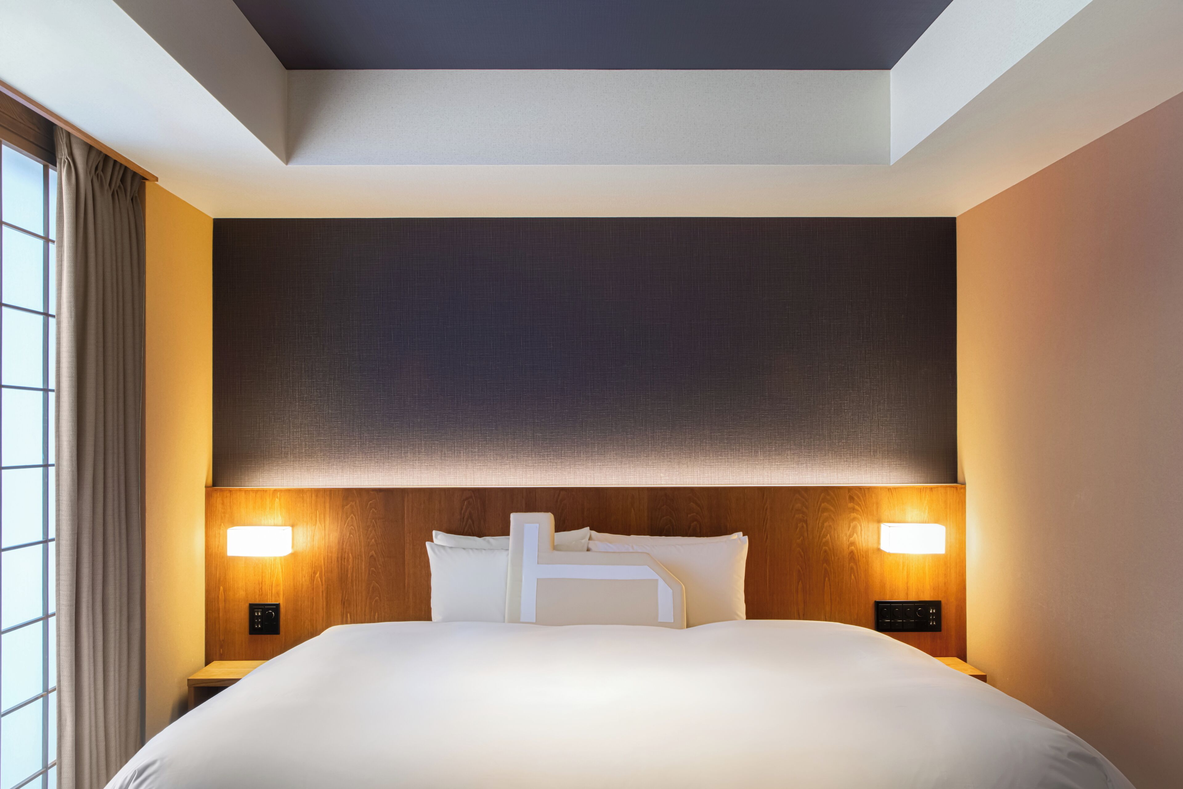 deluxe king room a | premium bedding, down duvets, pillow-top beds, in-room safe