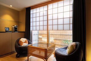 Chambre, dans l’édifice annexe (Japanese Western Style) | Literie de qualité, couette en duvet, lit avec matelas à plateau-coussin