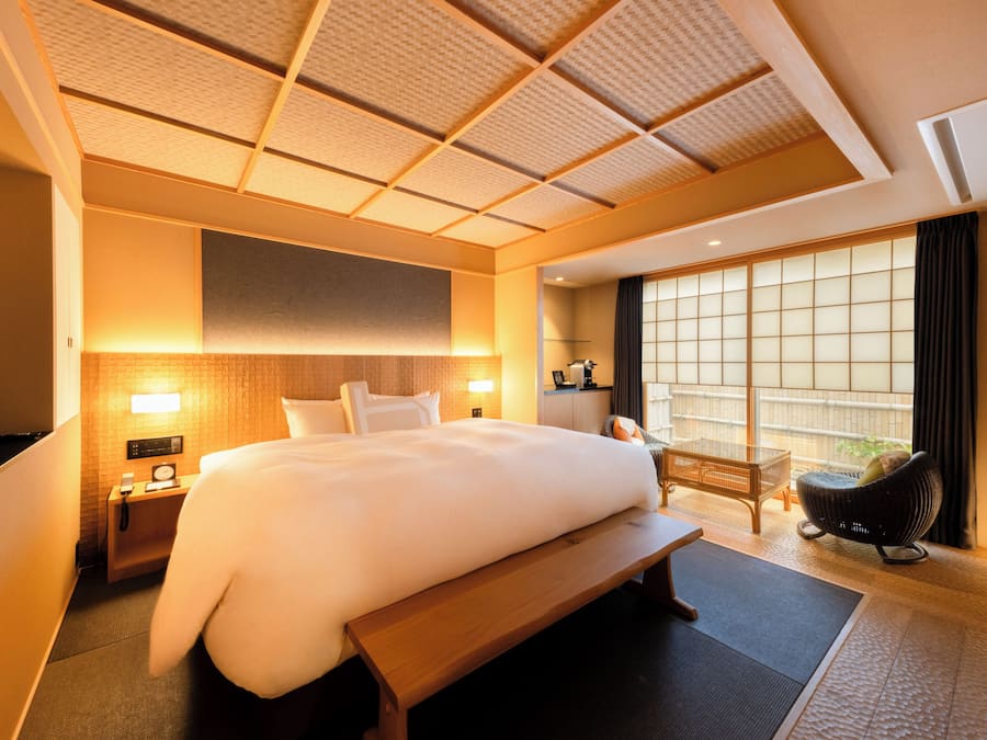 Kamer, bijgebouw (Japanese Western Style) | Luxe beddengoed, donsdekens, pillowtop-bedden, een kluis op de kamer