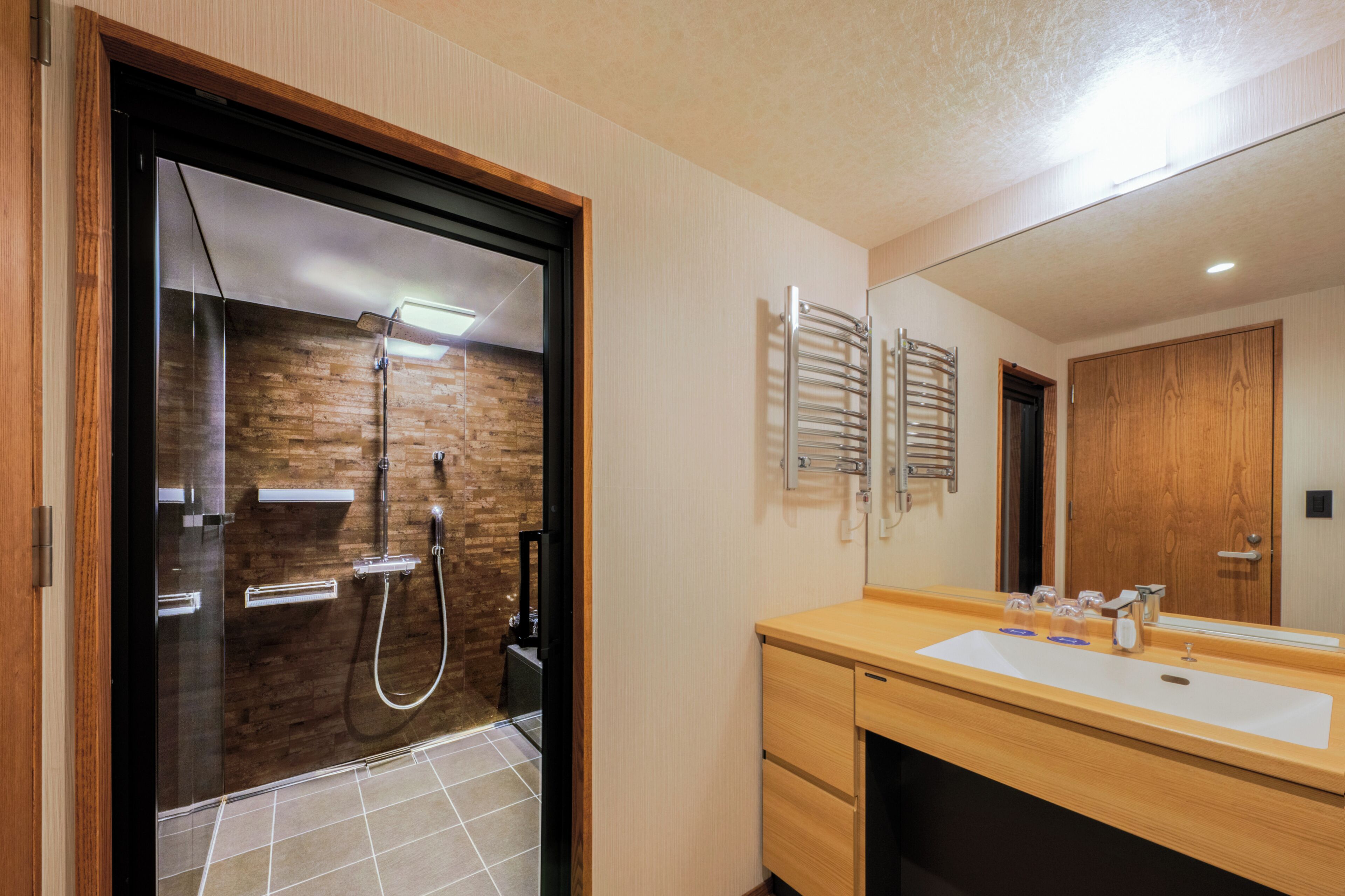 deluxe king room b | premium bedding, down duvets, pillow-top beds, in-room safe