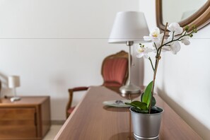 Lägenhet Classic - 2 sovrum | 2 sovrum, individuell inredning, unika möbler och skrivbord