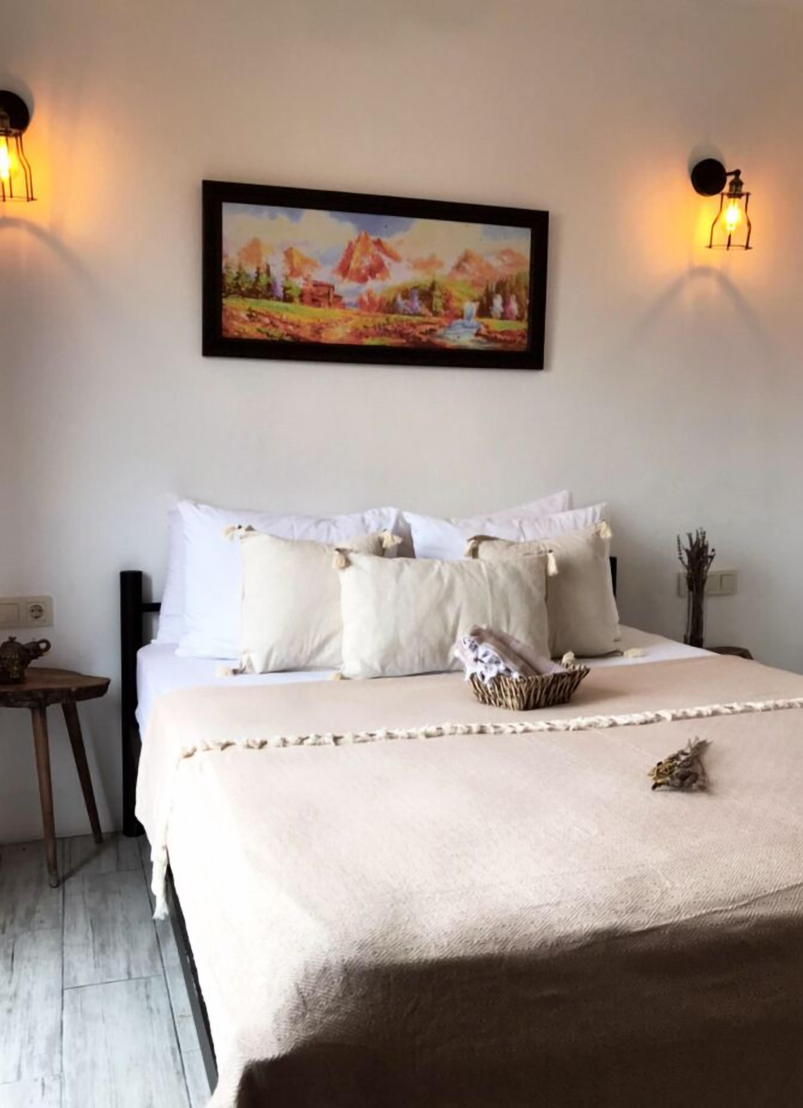 deluxe room, balcony, garden view | in-room safe, desk, laptop workspace, soundproofing