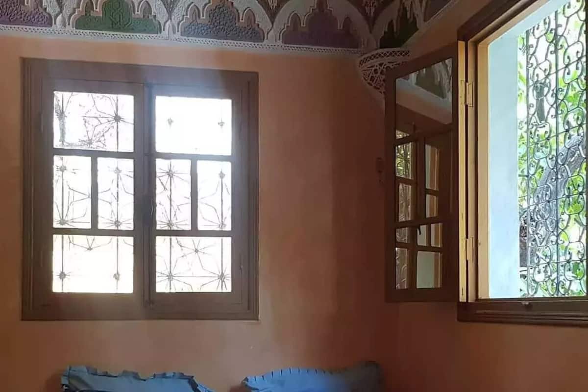 3 bedrooms, down comforters, blackout drapes