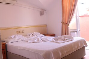 雙床房 | 客房內保險箱、書桌、熨斗/熨衣板、免費無線上網