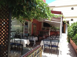 Breakfast, lunch and dinner served - Flash Hotel (Marmaris)