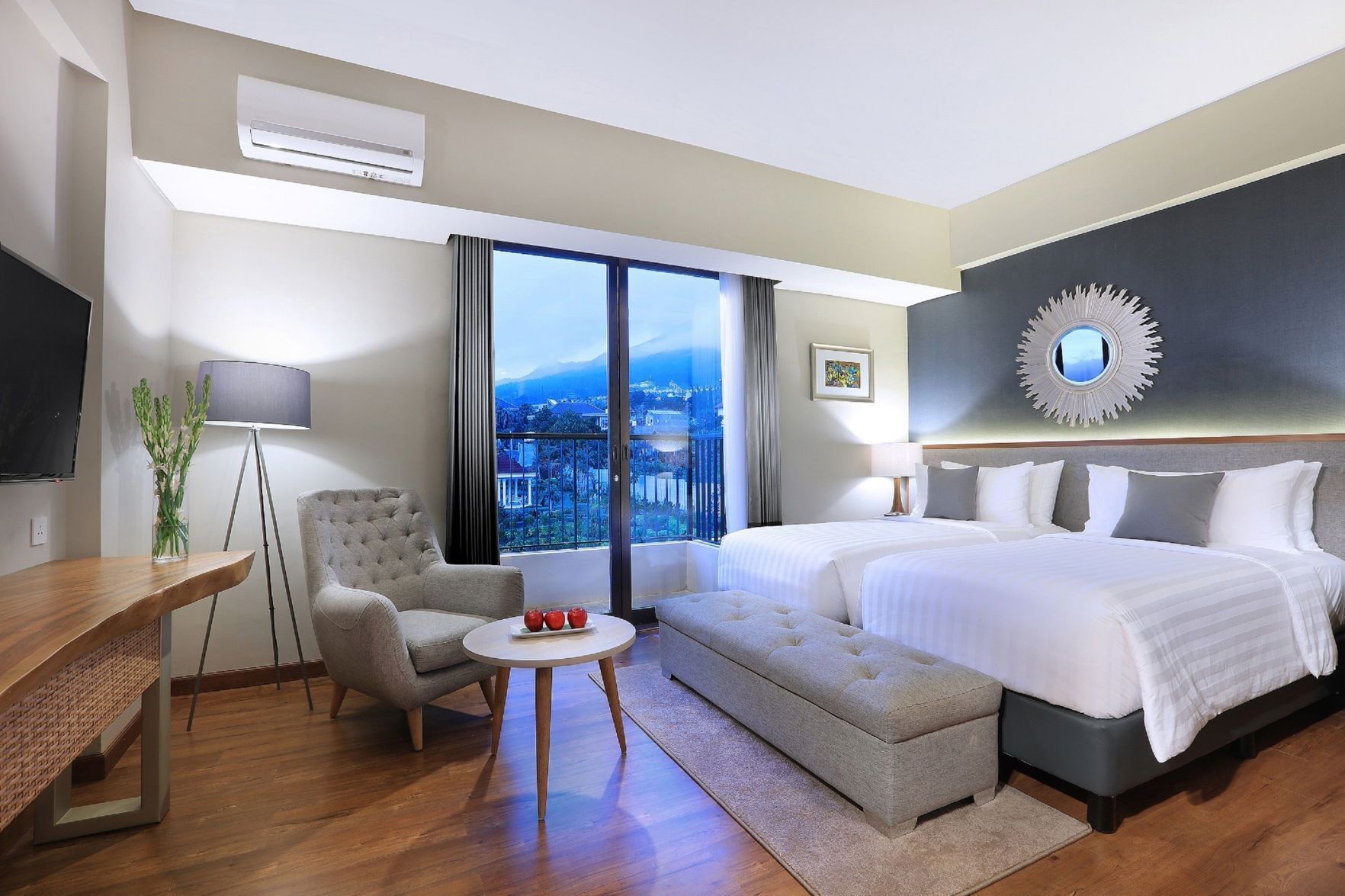 Premium bedding, in-room safe, desk, free WiFi