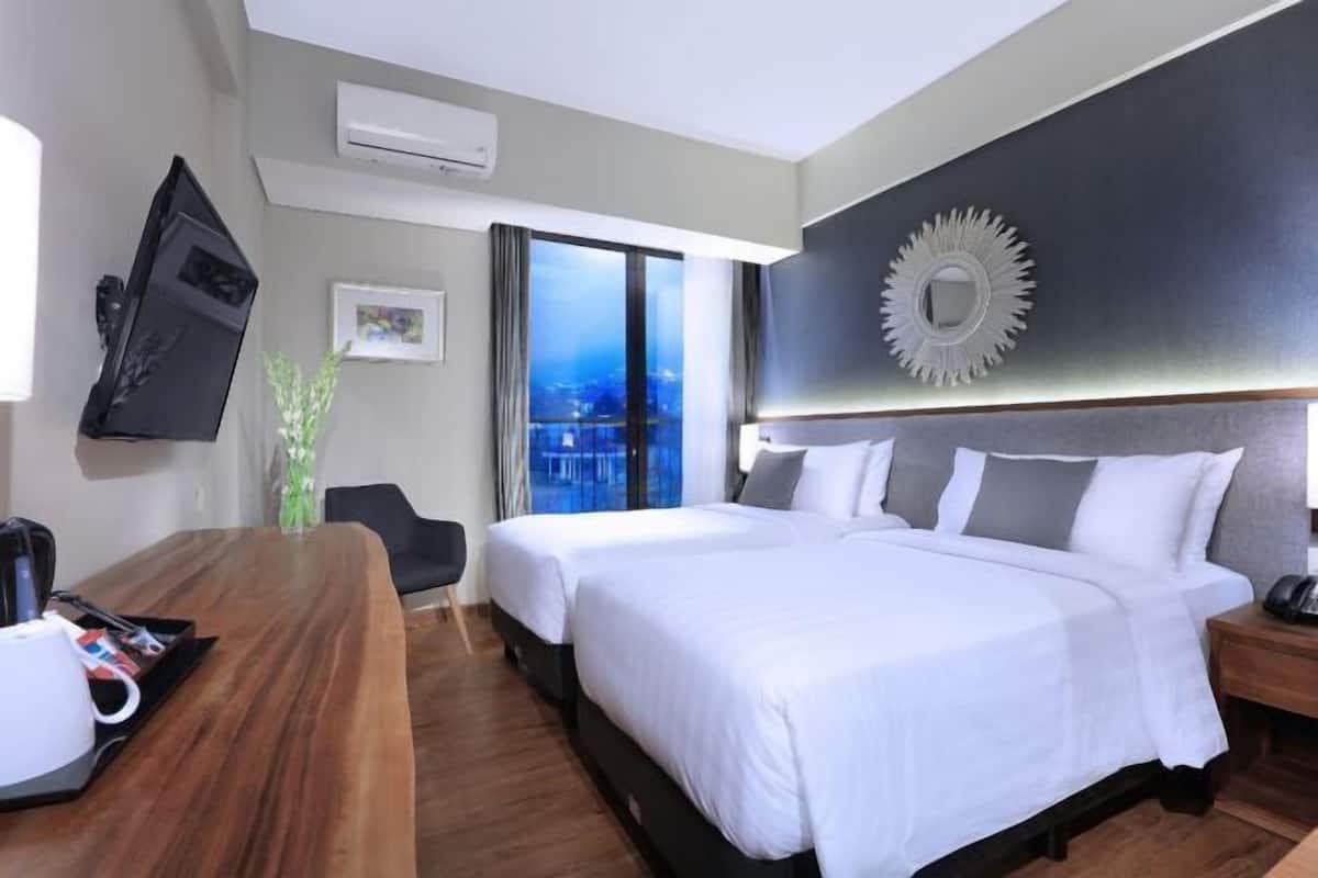 Premium bedding, in-room safe, desk, free WiFi
