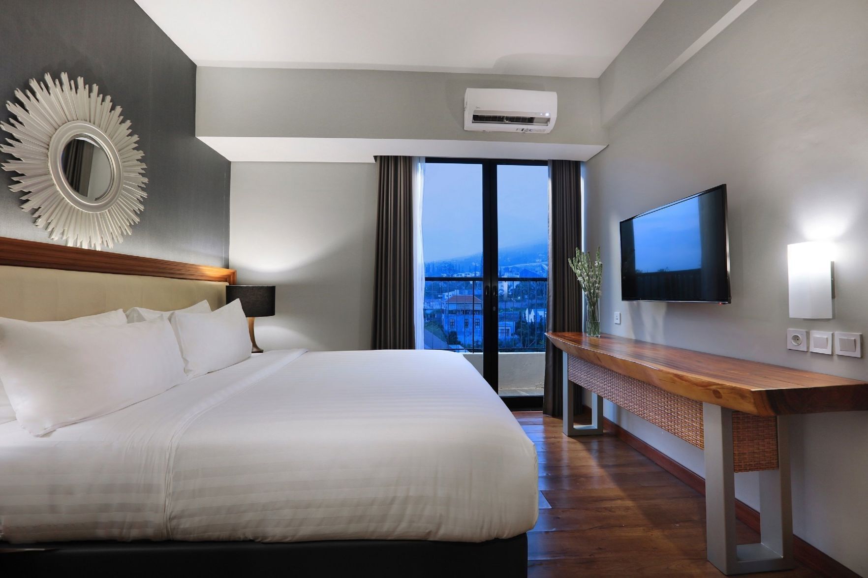 Literie de qualité supérieure, coffres-forts dans les chambres, bureau