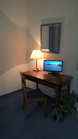 Exclusive-Villa, 6 Schlafzimmer, Talblick, Bergseite | 1 Schlafzimmer, hochwertige Bettwaren, Schreibtisch