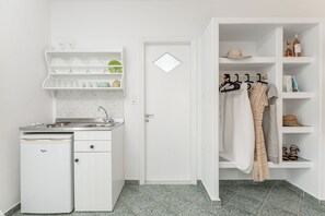 Deluxe Family Studio with Private Terrace Superior Studio | Private kitchen - Palatiana Agriturismo Philoxenia Cottages (Naxos)