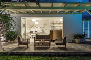 Front of property – evening/night - Palatiana Agriturismo Philoxenia Cottages (Naxos)