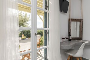 Studio Superior | Skrivbord, ljudisolering, gratis barnsängar och gratis wi-fi