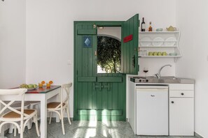 Deluxe Family Studio with Private Terrace Superior Studio | Private kitchen - Palatiana Agriturismo Philoxenia Cottages (Naxos)