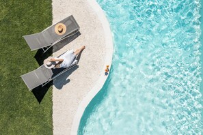 Seasonal outdoor pool, pool umbrellas, pool loungers - Palatiana Agriturismo Philoxenia Cottages (Naxos)