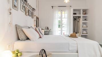 Elegant Studio with Balcony Family Studio | Desk, soundproofing, iron/ironing board, free cots/infant beds