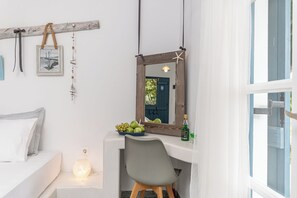 Superior Studio with Private Terrace | Desk, soundproofing, free cots/infant beds, free WiFi - Palatiana Agriturismo Philoxenia Cottages (Naxos)