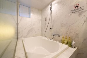 Duschwanne, Komfortbadewanne, kostenlose Toilettenartikel, Haartrockner