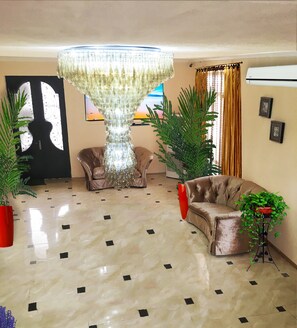 Sala de estar en el lobby