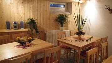 Daily continental breakfast (EUR 8 per person)