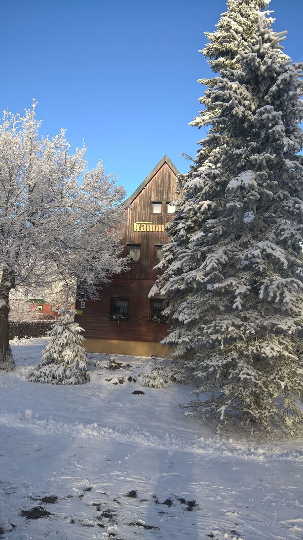 Front of property - Kammbaude Neuhermsdorf (Hermsdorf-Erzgebirge)