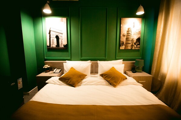 Deluxe-Doppel- oder -Zweibettzimmer, 1 Schlafzimmer | 1 Schlafzimmer, hochwertige Bettwaren, Minibar, Schreibtisch