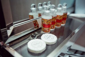 Deluxe Double or Twin Room, 1 Bedroom | Bathroom amenities - Rufat Jafarli (Baku)