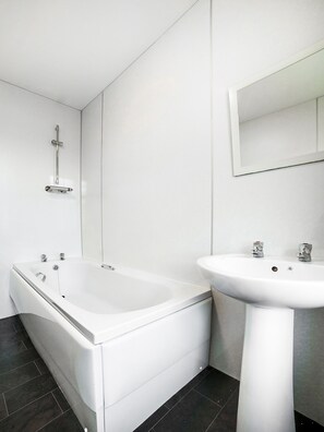 Standard Double Room, 1 Double Bed (Shared) | Bathroom | Hair dryer, towels, toilet paper - Braeriach Hotel, Highlands Scotland (Newtonmore)